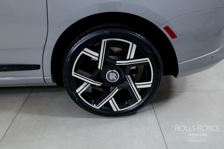 New-2027-Rolls-Royce-Black-Badge-Cullinan