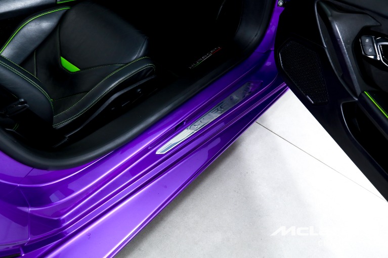 Used-2020-Lamborghini-Huracan-EVO-Spyder