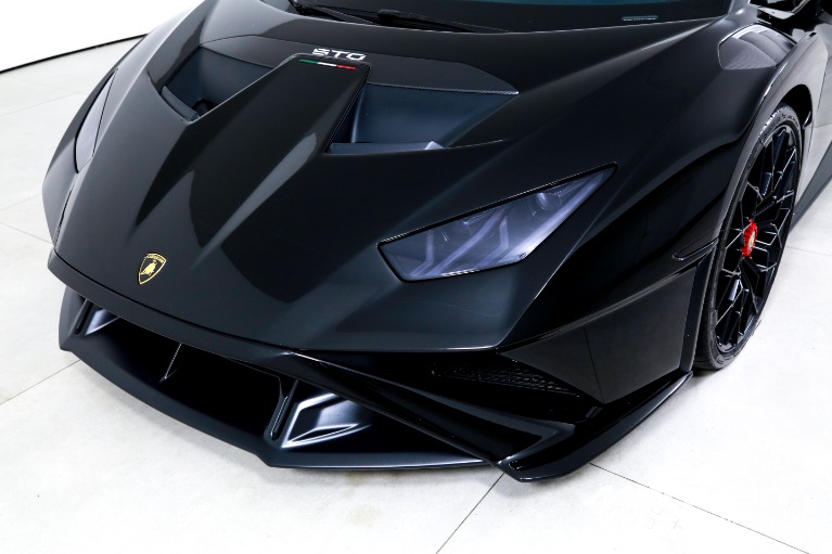 Used-2022-Lamborghini-Huracan-STO