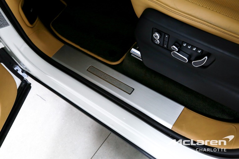 Used-2021-Bentley-Bentayga-Hybrid