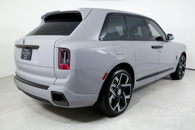 New-2027-Rolls-Royce-Black-Badge-Cullinan