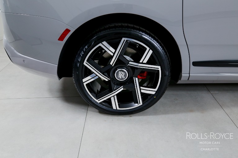 New-2027-Rolls-Royce-Black-Badge-Cullinan
