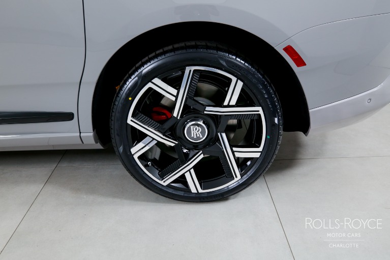 New-2027-Rolls-Royce-Black-Badge-Cullinan