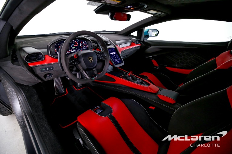 Used-2025-Lamborghini-Revuelto