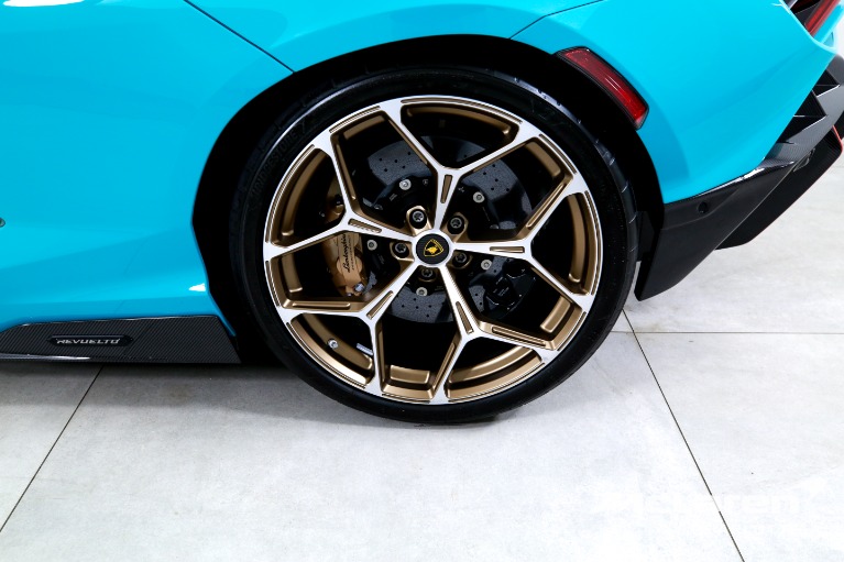 Used-2025-Lamborghini-Revuelto