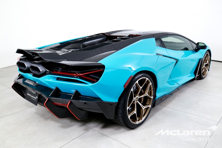 Used-2025-Lamborghini-Revuelto
