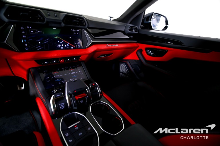 Used-2025-Lamborghini-Urus-SE