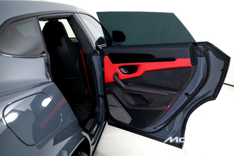 Used-2025-Lamborghini-Urus-SE