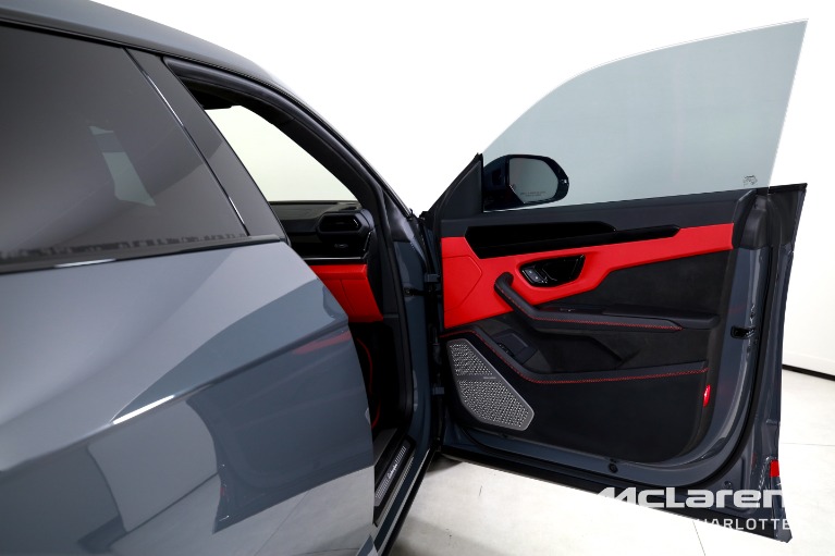 Used-2025-Lamborghini-Urus-SE