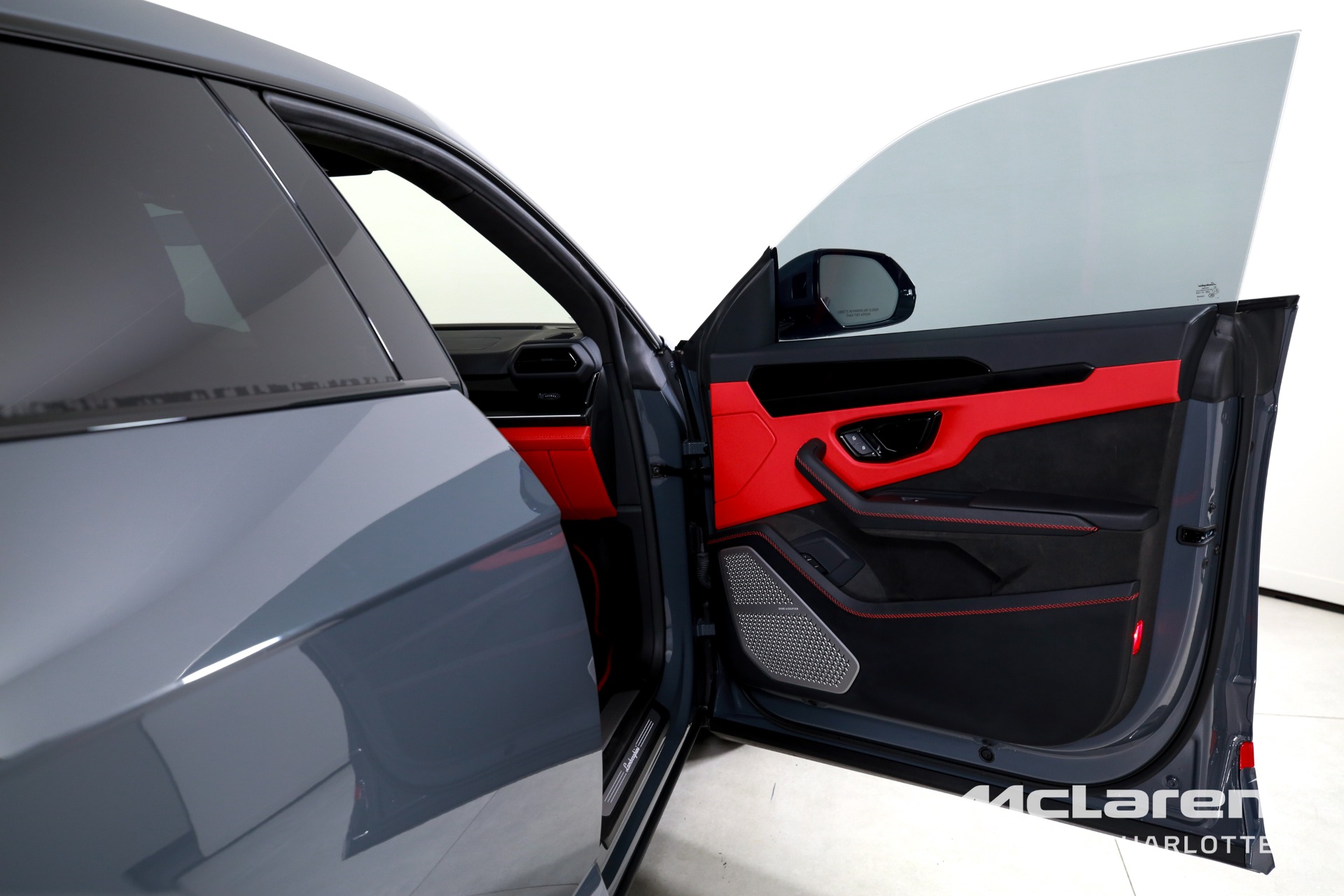 Used 2025 Lamborghini Urus SE | Charlotte, NC