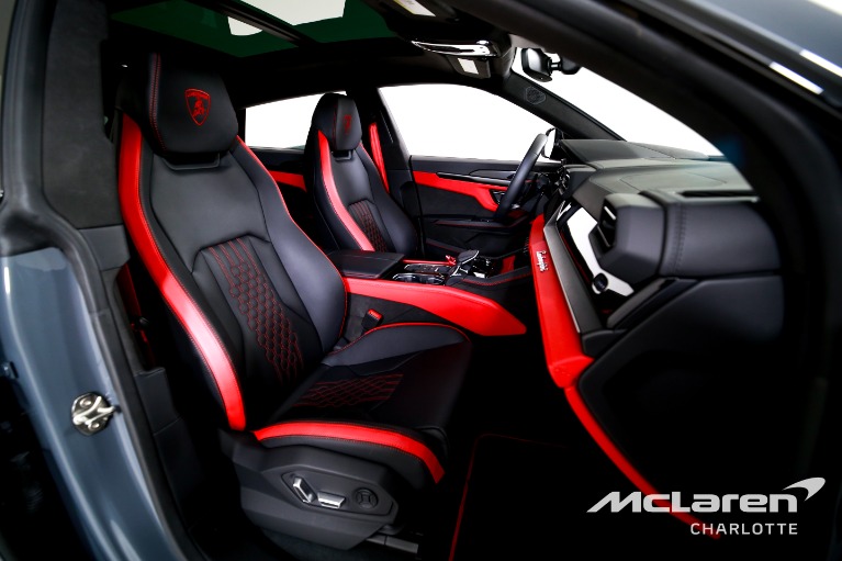 Used-2025-Lamborghini-Urus-SE