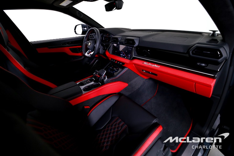 Used-2025-Lamborghini-Urus-SE