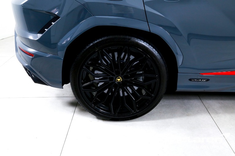 Used-2025-Lamborghini-Urus-SE