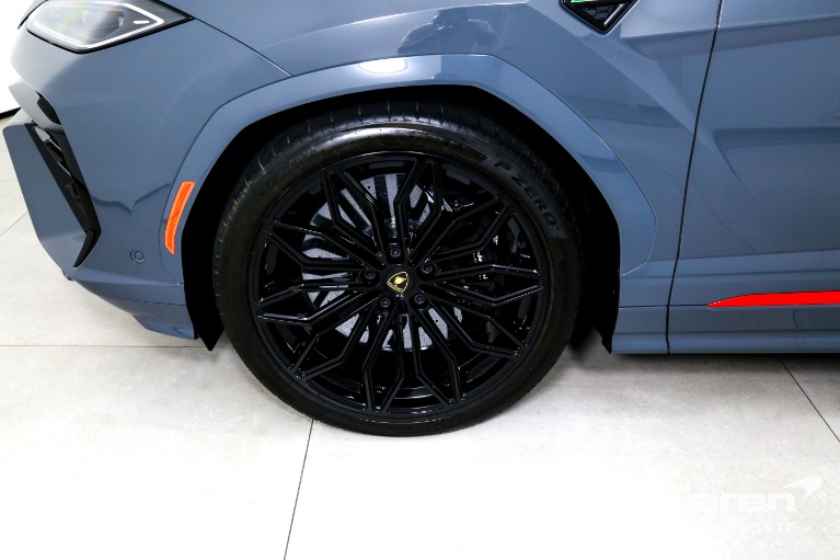 Used-2025-Lamborghini-Urus-SE