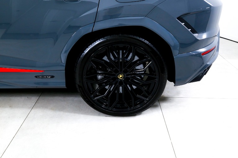 Used-2025-Lamborghini-Urus-SE