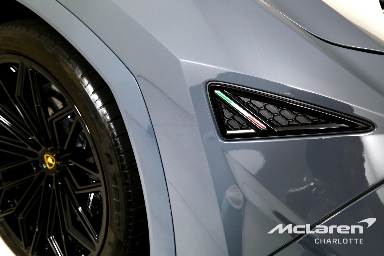 Used-2025-Lamborghini-Urus-SE