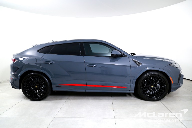 Used-2025-Lamborghini-Urus-SE