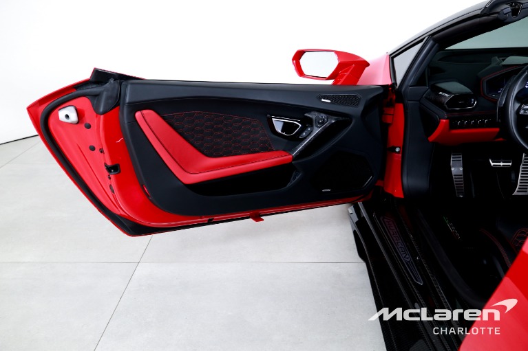 Used-2020-Lamborghini-Huracan-EVO-Spyder