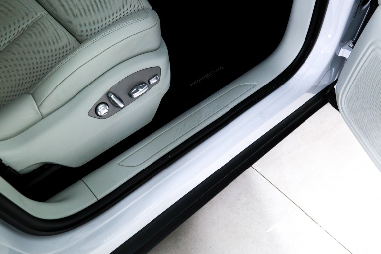 Used-2024-Porsche-Macan