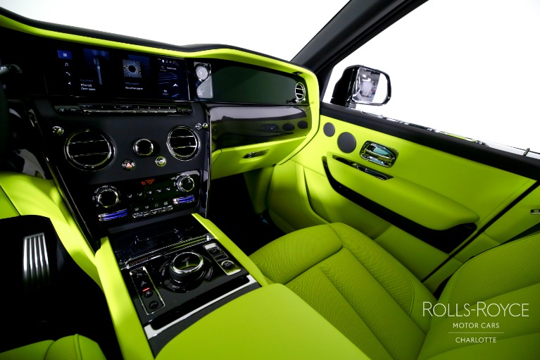 New-2027-Rolls-Royce-Black-Badge-Cullinan