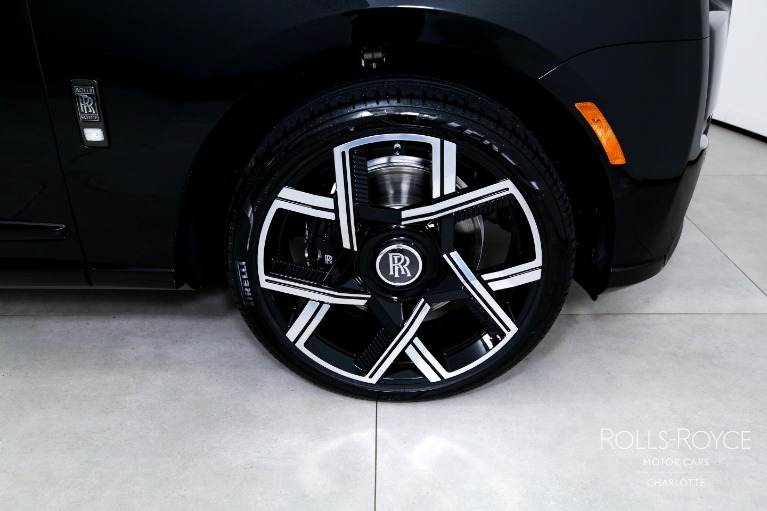New-2027-Rolls-Royce-Black-Badge-Cullinan
