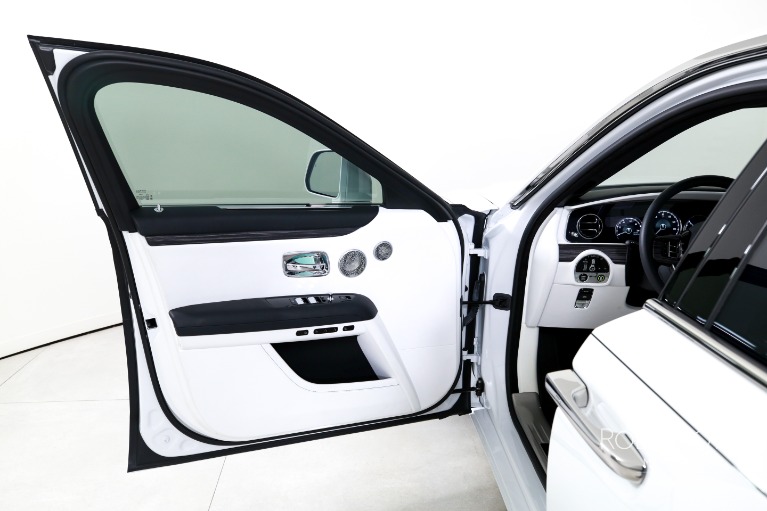 Used-2021-Rolls-Royce-Ghost