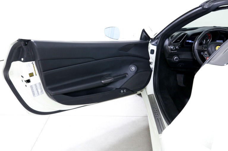 Used-2019-Ferrari-488-Spider