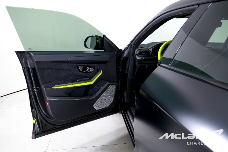 Used-2022-Lamborghini-Urus