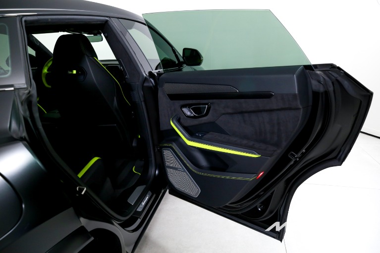 Used-2022-Lamborghini-Urus