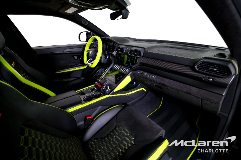 Used-2022-Lamborghini-Urus