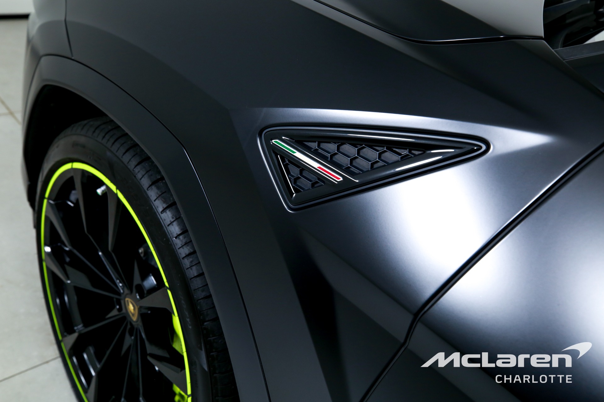 2022 Lamborghini Urus Graphite Capsule - Photo 34