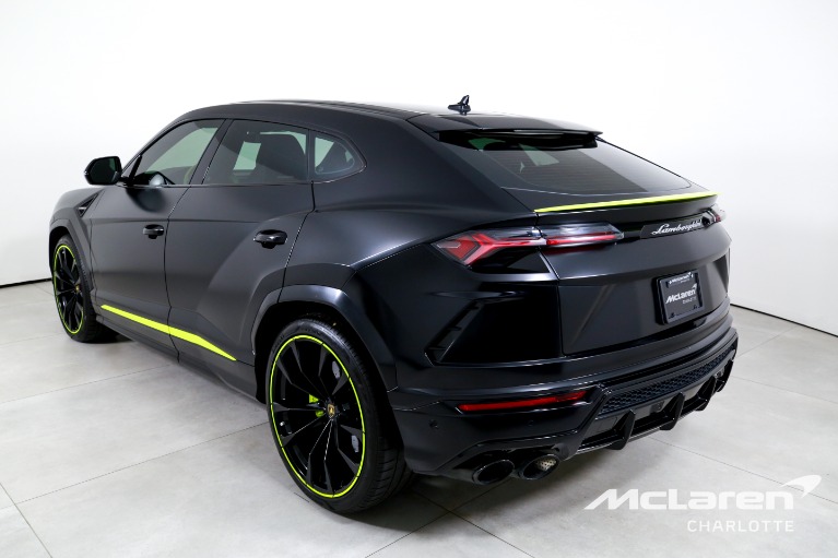 Used-2022-Lamborghini-Urus