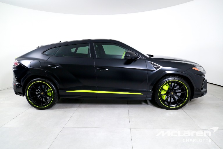 Used-2022-Lamborghini-Urus