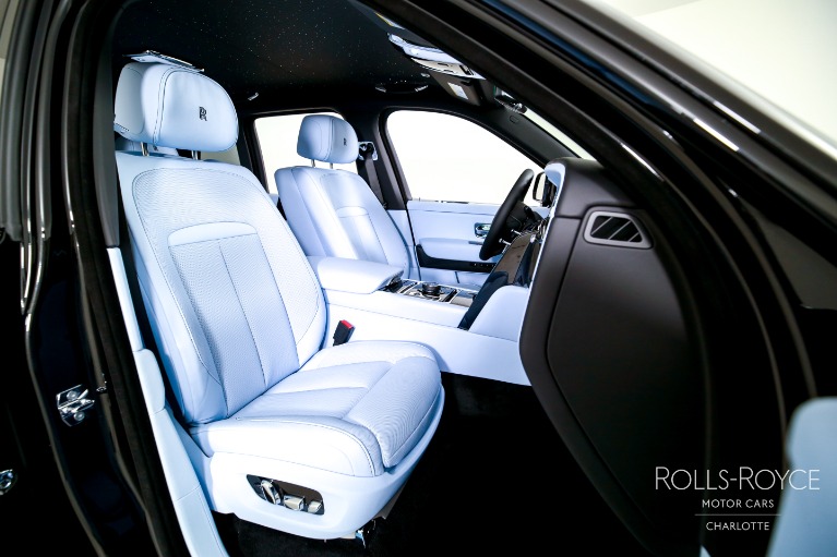 New-2027-Rolls-Royce-Black-Badge-Cullinan