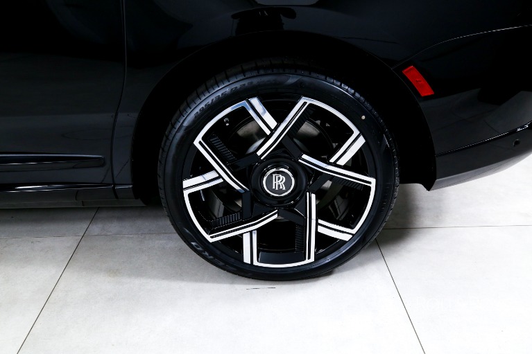 New-2027-Rolls-Royce-Black-Badge-Cullinan