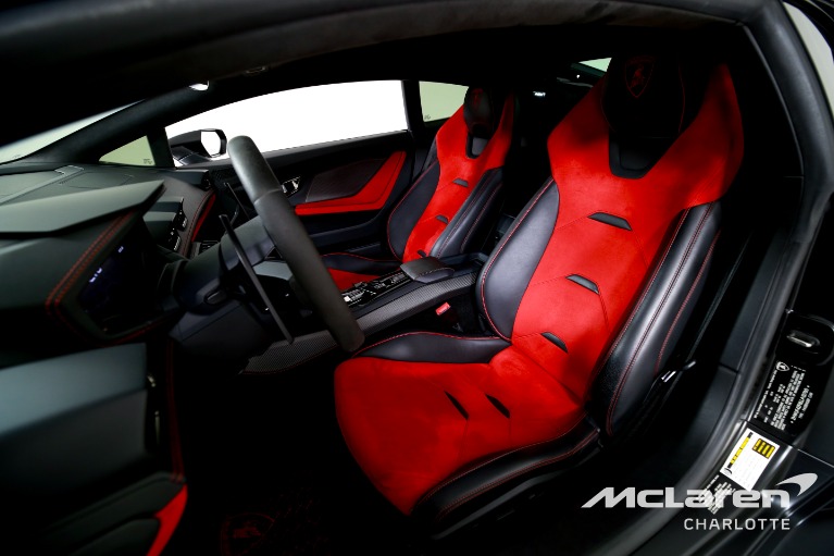 Used-2020-Lamborghini-Huracan-EVO