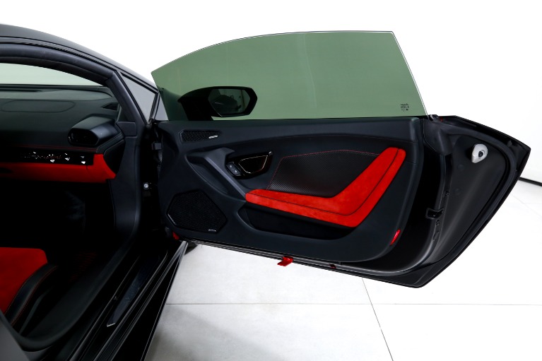Used-2020-Lamborghini-Huracan-EVO