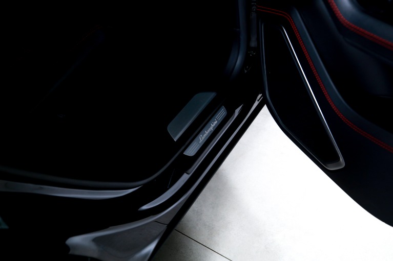 Used-2024-Lamborghini-Urus-S