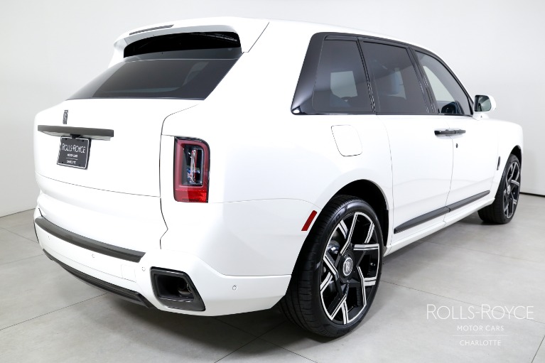 New-2027-Rolls-Royce-Black-Badge-Cullinan