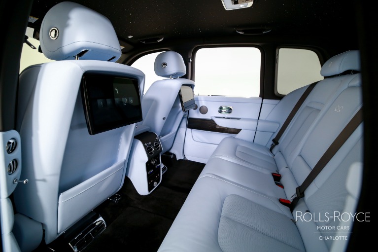 New-2027-Rolls-Royce-Black-Badge-Cullinan