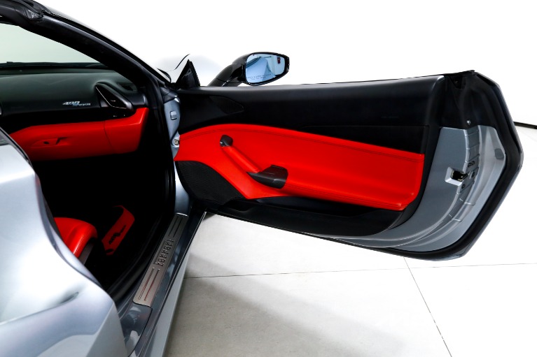Used-2019-Ferrari-488-Spider