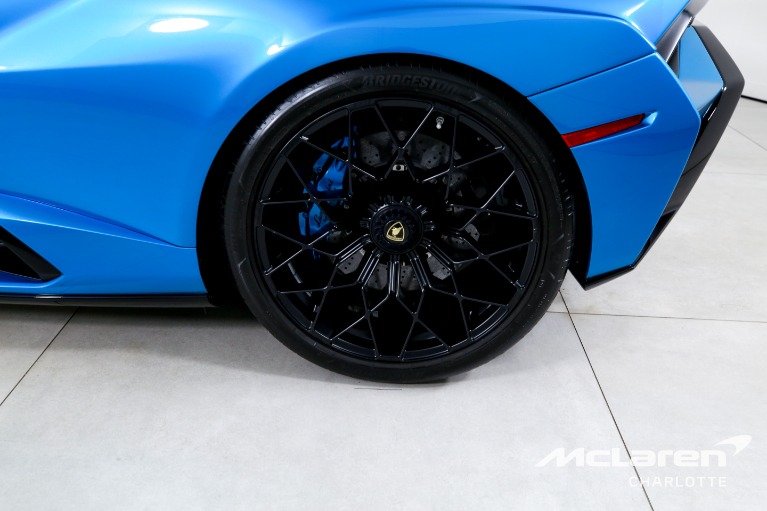 Used-2022-Lamborghini-Huracan-STO