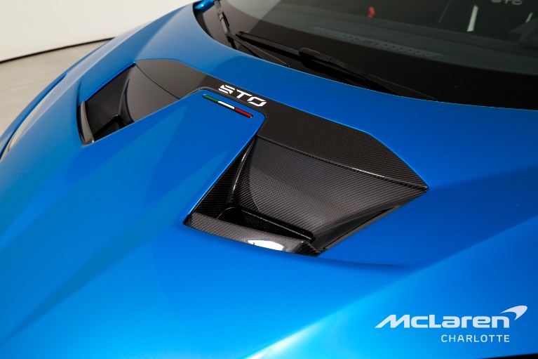 Used-2022-Lamborghini-Huracan-STO