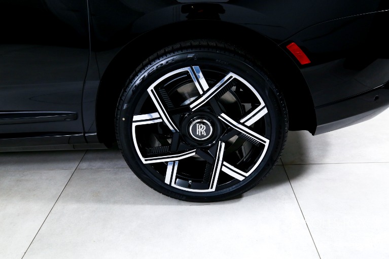 New-2027-Rolls-Royce-Black-Badge-Cullinan