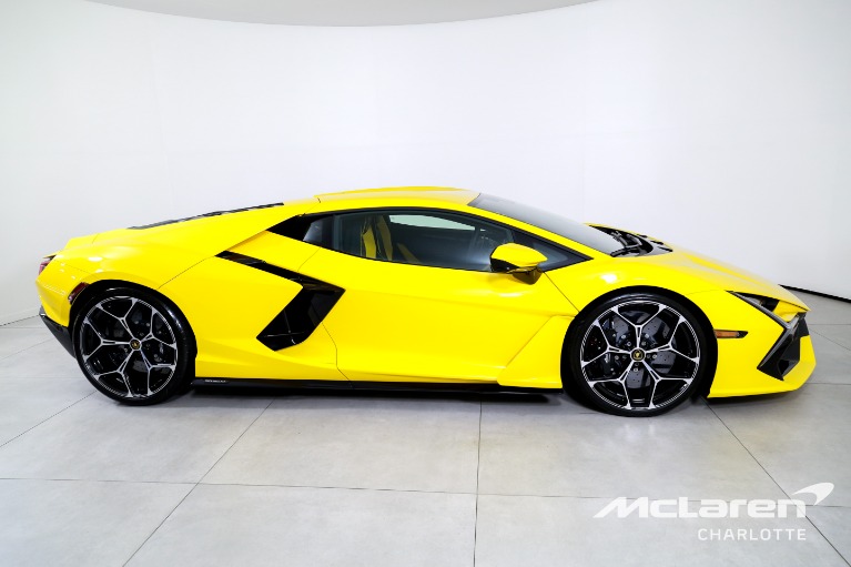 Used-2025-Lamborghini-Revuelto