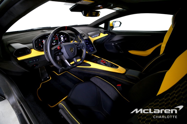 Used-2025-Lamborghini-Revuelto