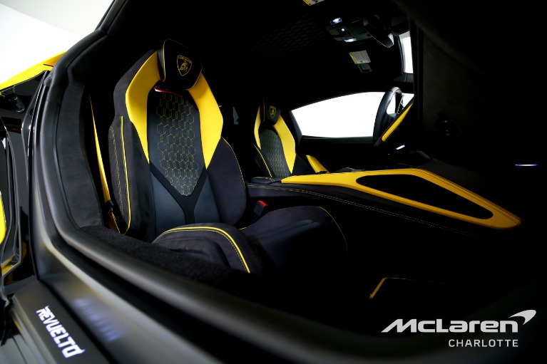 Used-2025-Lamborghini-Revuelto