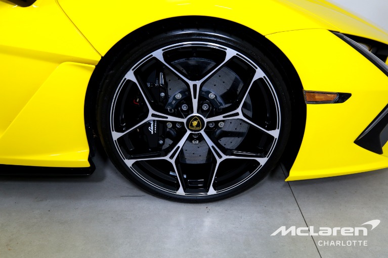 Used-2025-Lamborghini-Revuelto