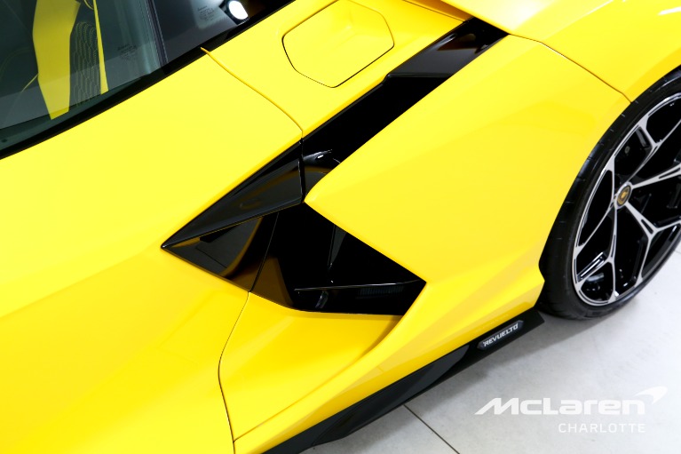 Used-2025-Lamborghini-Revuelto