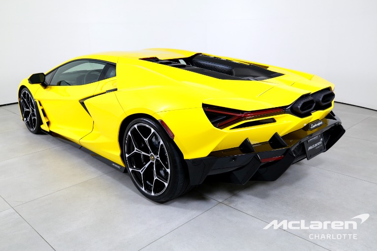 Used-2025-Lamborghini-Revuelto